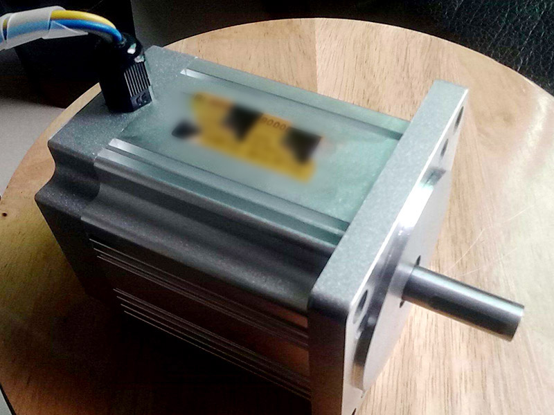 鉆孔機(jī)怎么啟動電機(jī)和變頻器？